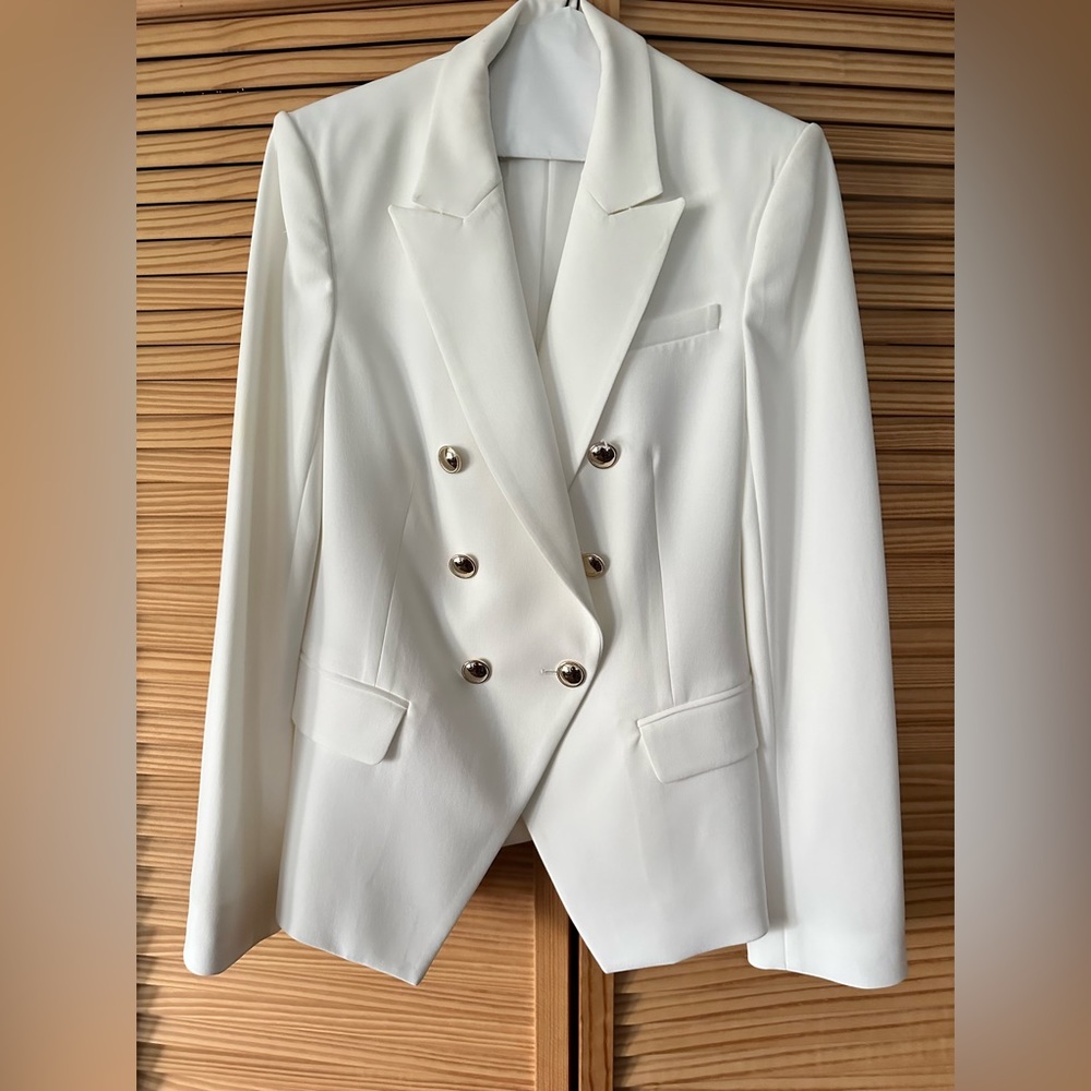 Aritzia Babaton White Jacket Blazer size 10